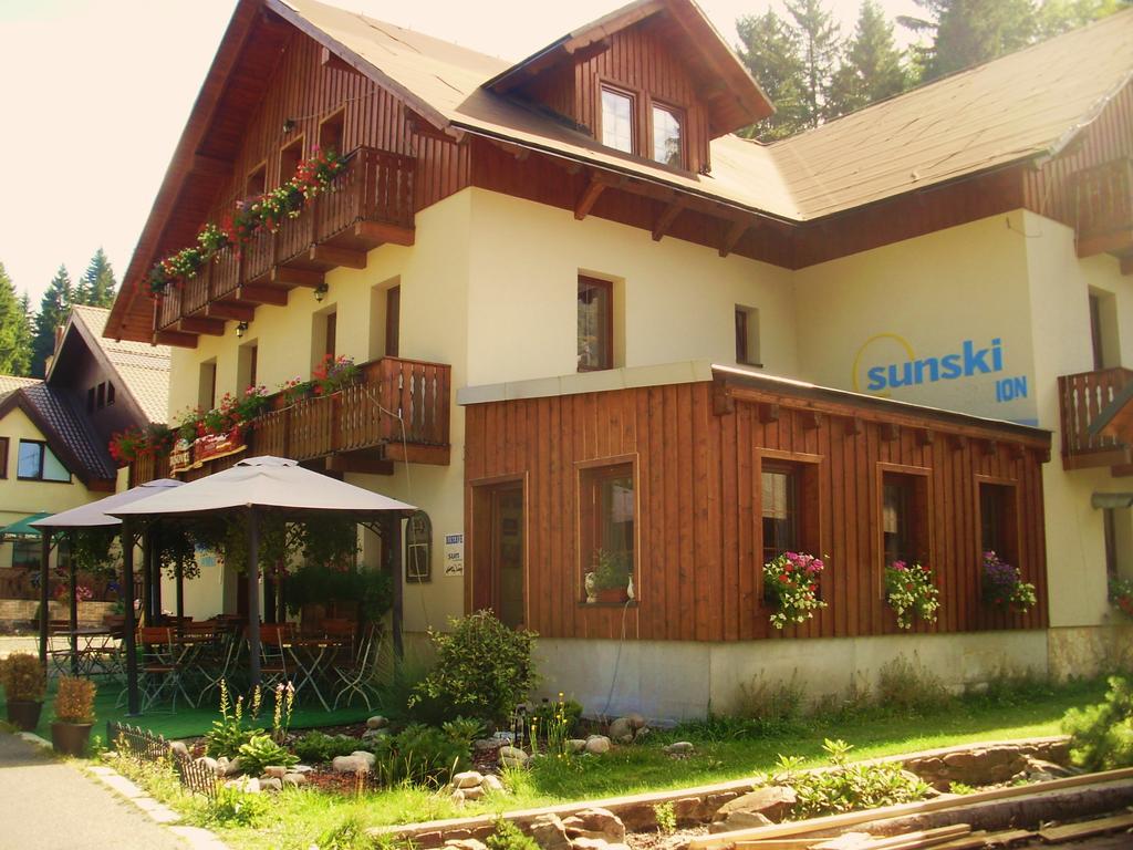 Penzion Sunski Hotel ฮาร์ราคอฟ ภายนอก รูปภาพ